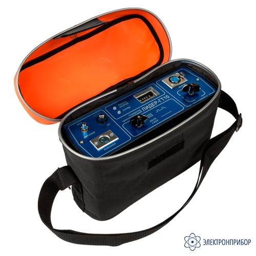 Ит стилі мен кисканың фотосуреттері Үстел астындағы аяқтың арасын сипау